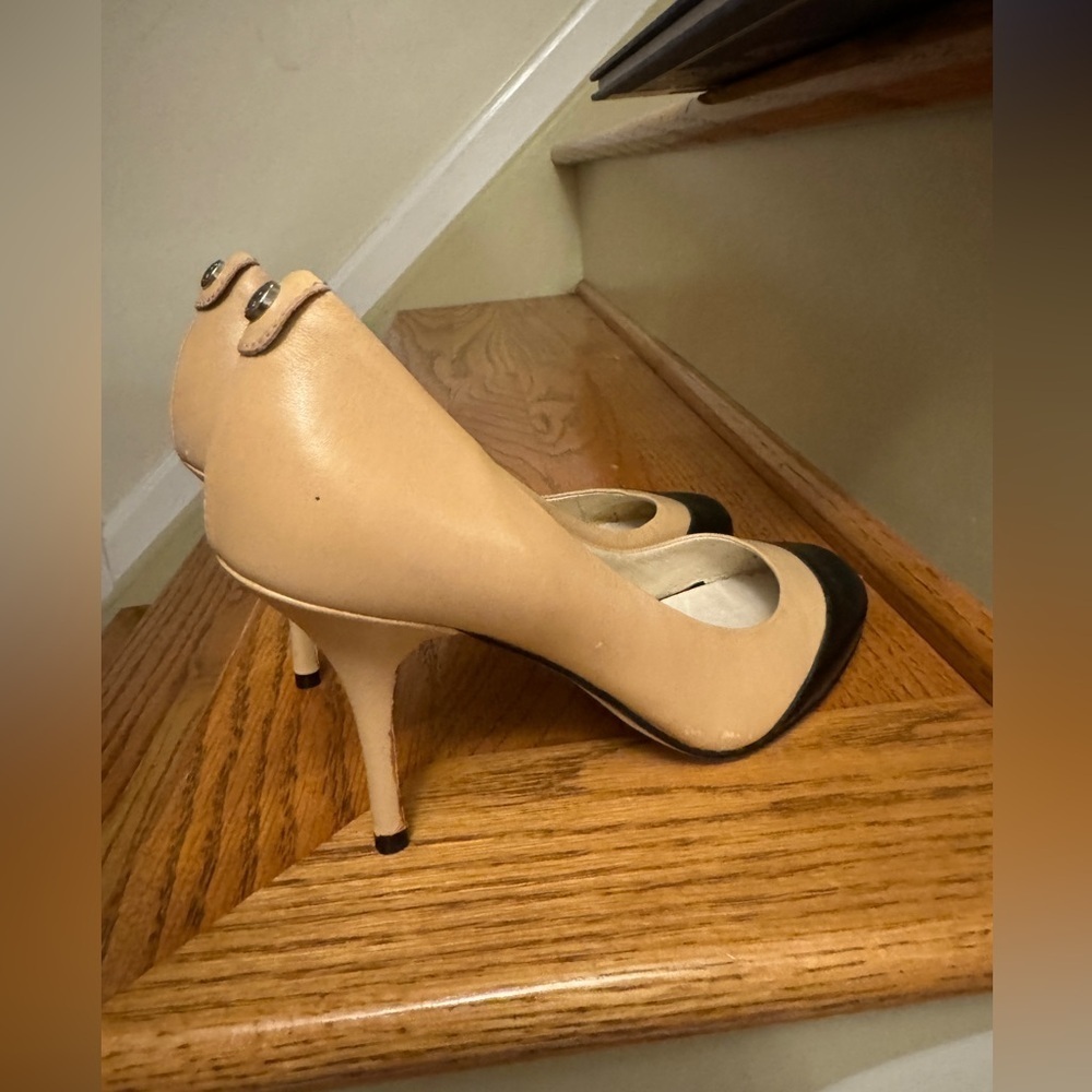 MICHAEL KORS Leather Presley Cap Two Toned Black and Tan Heels 5 1/2 5.5 - Picture 6 of 7